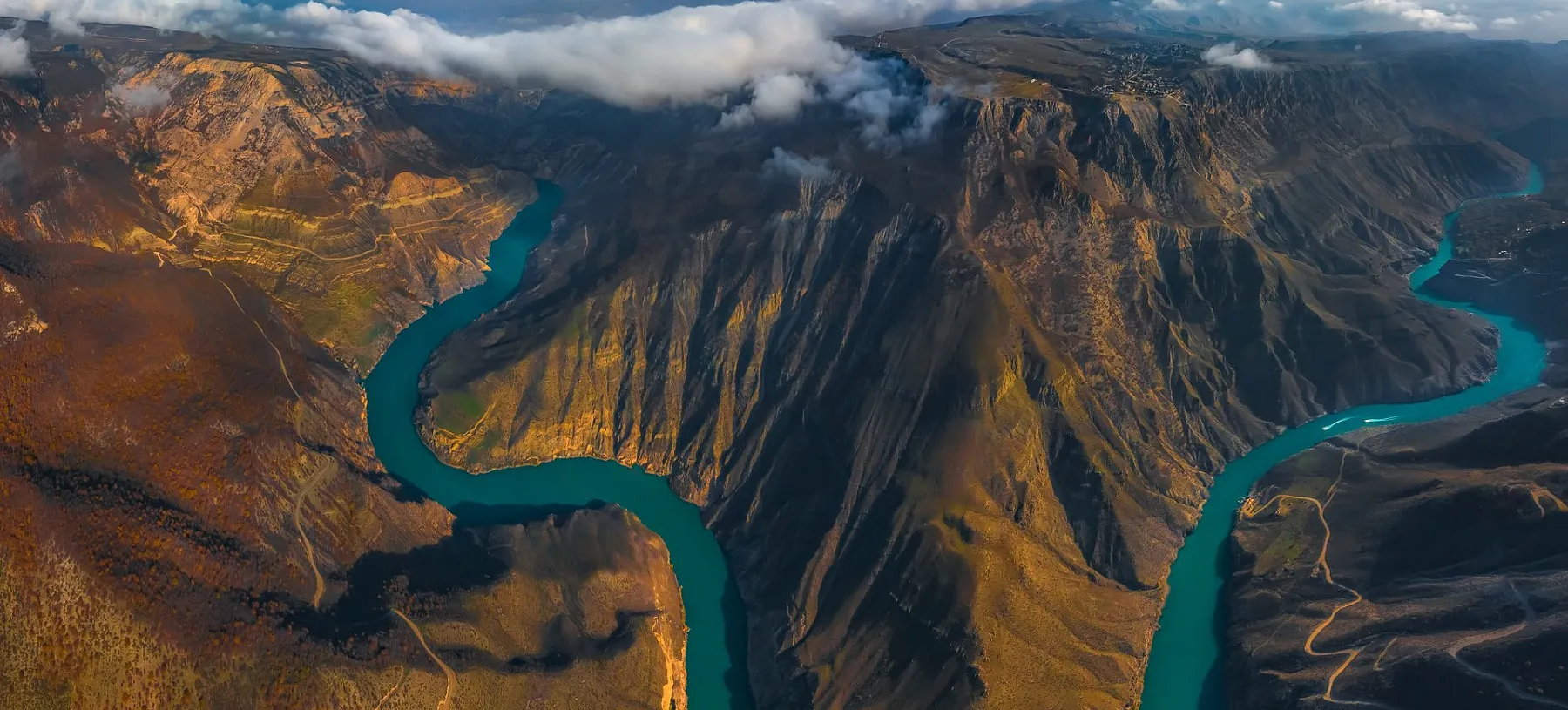 Невероятный вид на Сулакский каньон с дрона