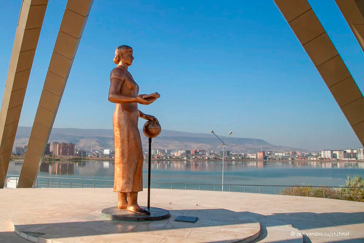 Первой русской учительнице в Махачкале