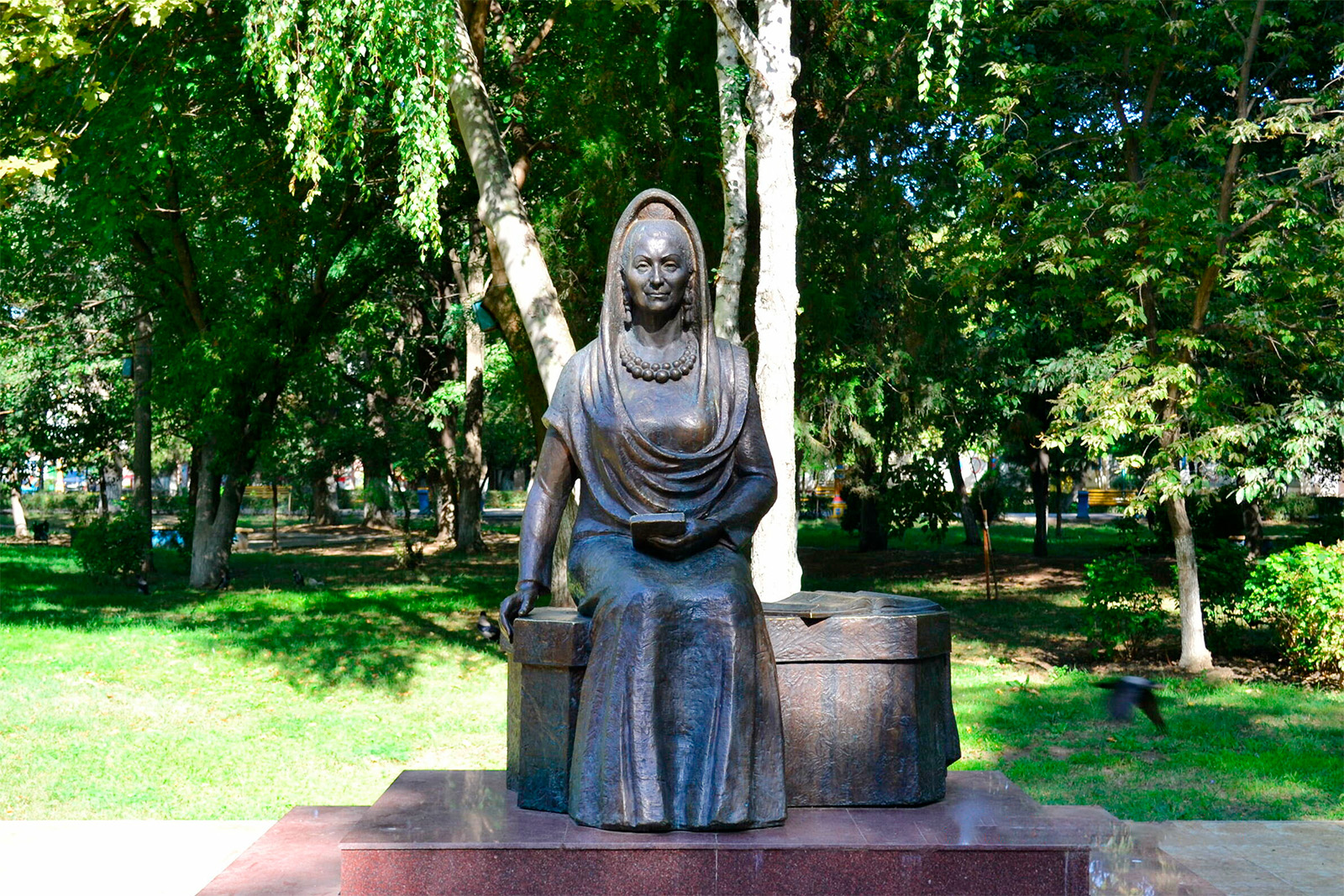 Сквер им. Фазу Алиевой в Махачкале